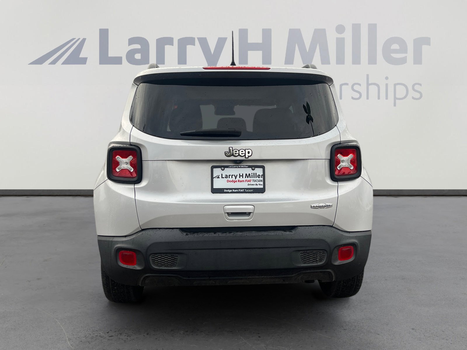 Used 2020 Jeep Renegade Latitude w/ UConnect 8.4 Nav Group image 4