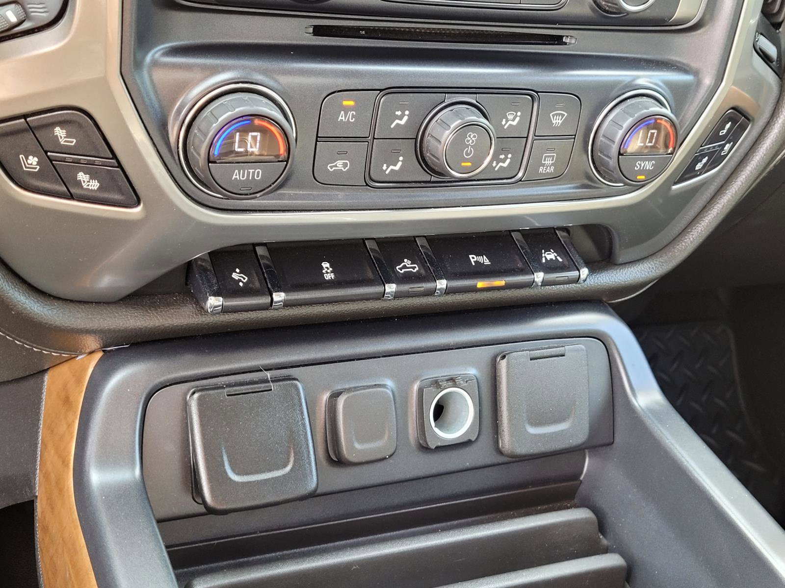 Used 2018 Chevrolet Silverado 1500 LTZ w/ Texas Edition AWD/4WD image 28