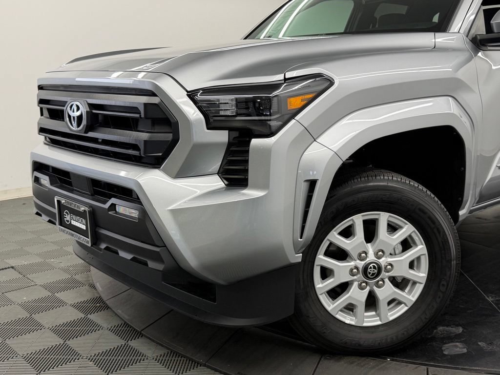 Used 2026 Toyota Tacoma SR5 AWD/4WD image 4