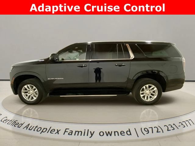 Used 2025 Chevrolet Suburban LT RWD image 2