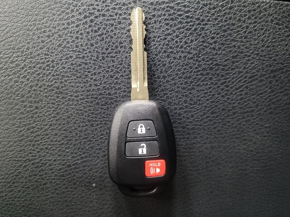 Used 2019 Toyota Highlander LE FWD image 32