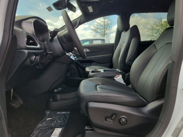 New 2026 Chrysler Voyager LX FWD image 13