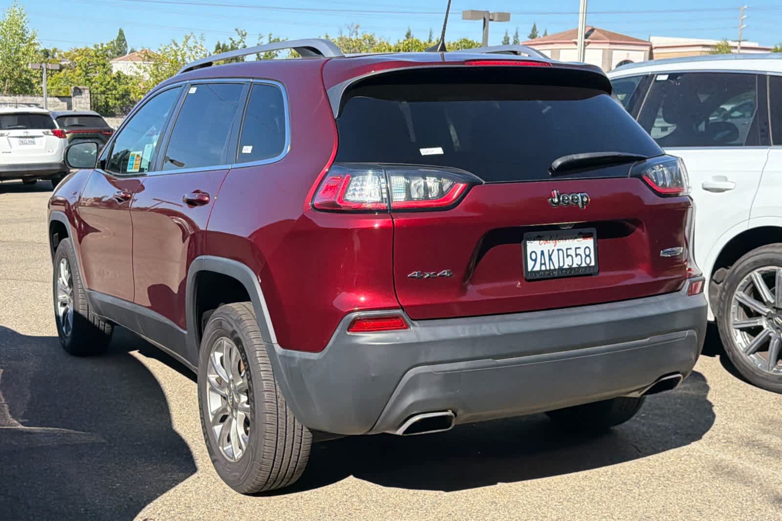Used 2019 Jeep Cherokee Latitude Plus w/ Cold Weather Group AWD/4WD image 4