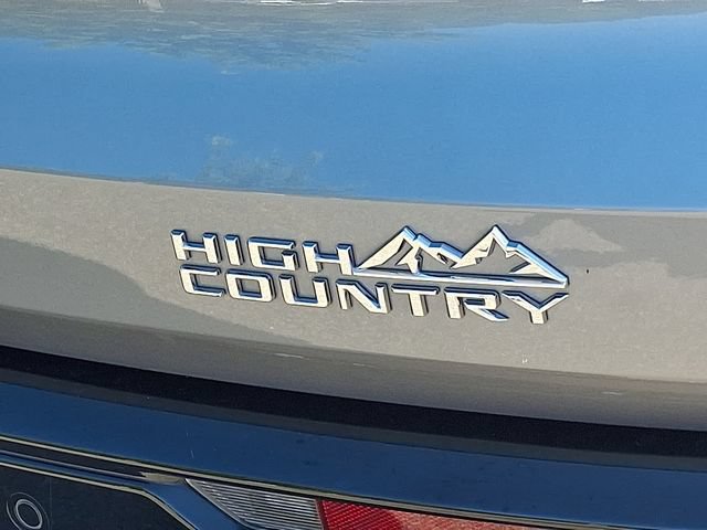 Used 2025 Chevrolet Traverse High Country w/ LPO, Floor Liner Package FWD image 39