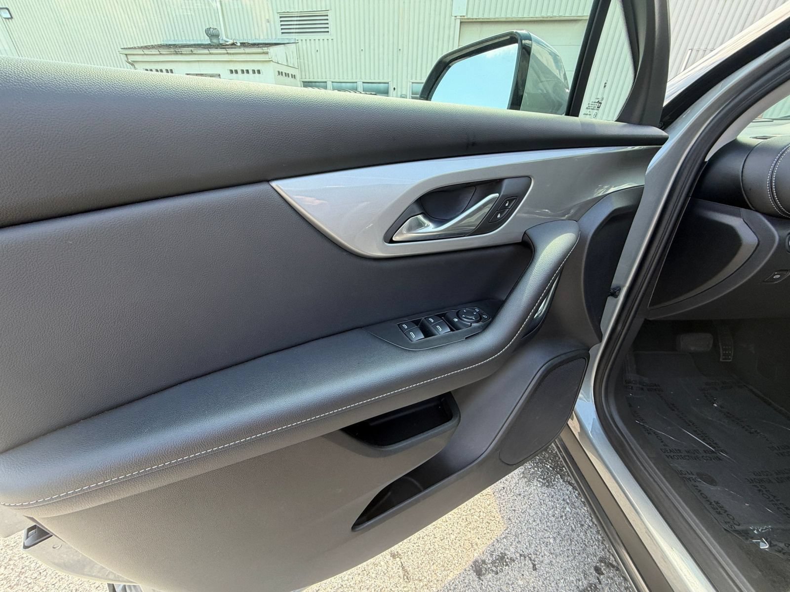 Used 2025 Chevrolet Blazer LT FWD image 18