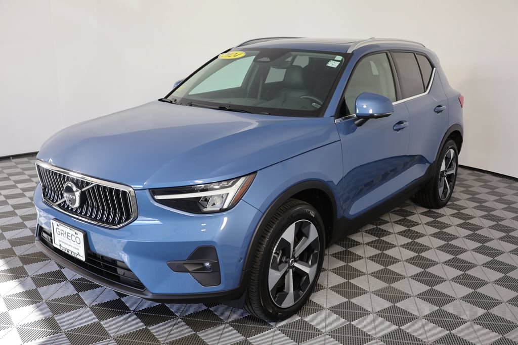 Used 2024 Volvo XC40 B5 Plus AWD/4WD image 4
