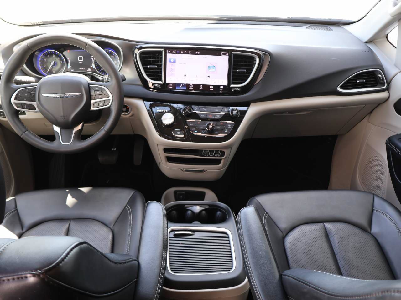 Certified 2024 Chrysler Pacifica Touring-L FWD image 13