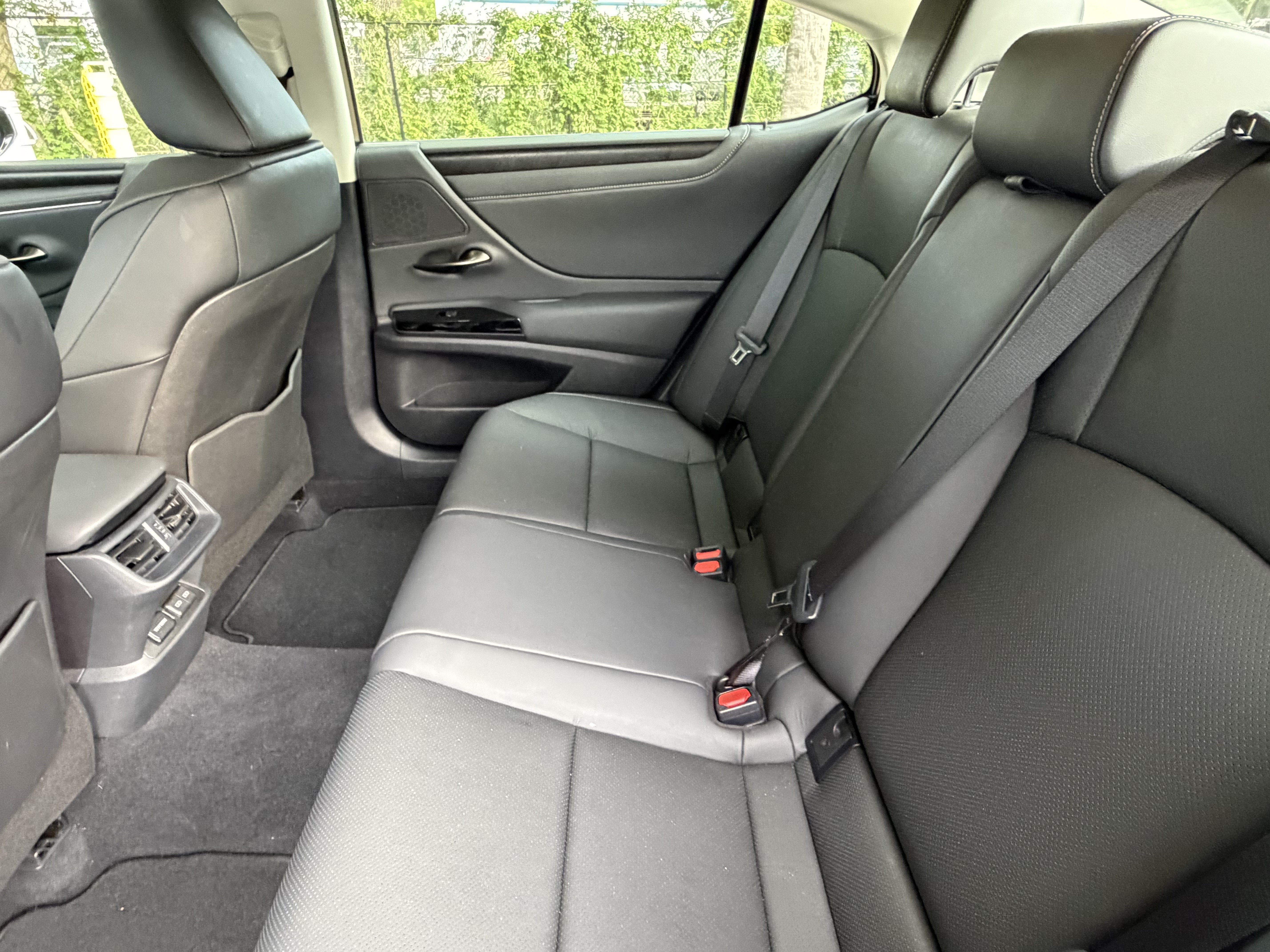 Certified 2025 Lexus ES 350 w/ Premium Package FWD image 31
