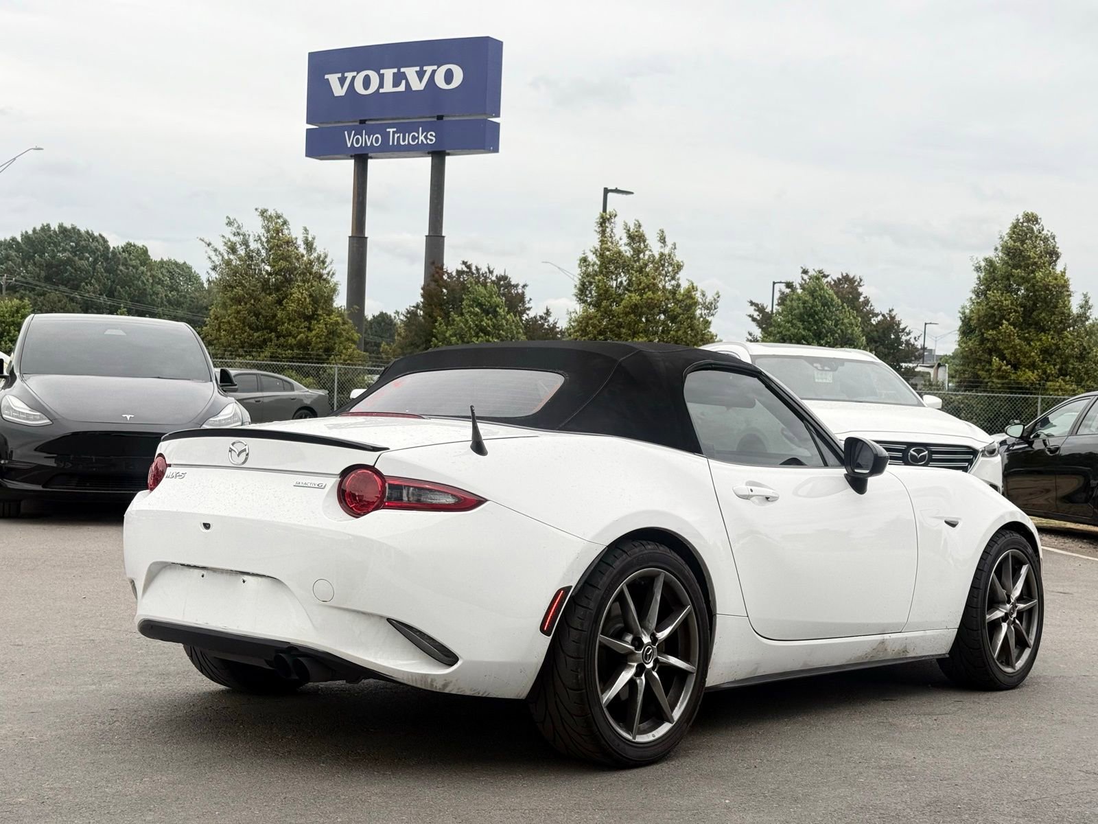 Used 2020 MAZDA MX-5 Miata Sport RWD image 14