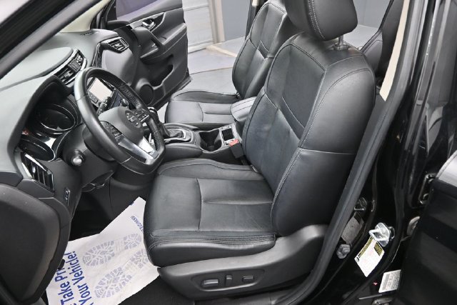 Used 2017 Nissan Rogue Sport SL w/ SL Premium Package AWD/4WD image 19