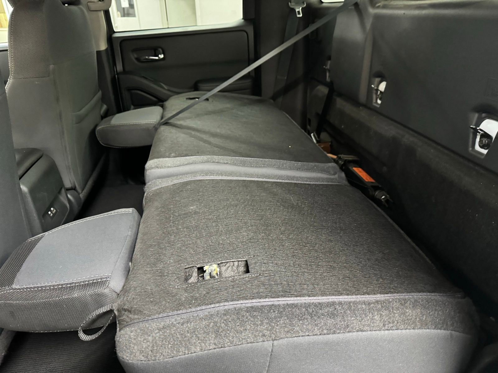 Used 2023 Nissan Frontier SV image 25