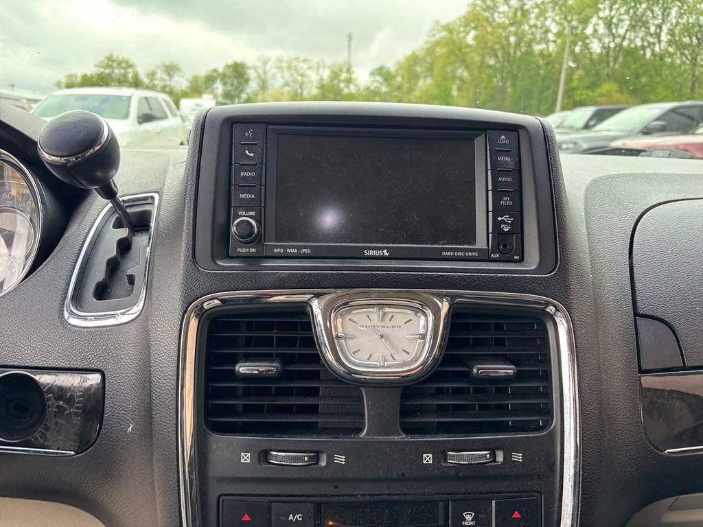 Used 2011 Chrysler Town & Country Touring-L w/ Entertainment Group #2 FWD image 29