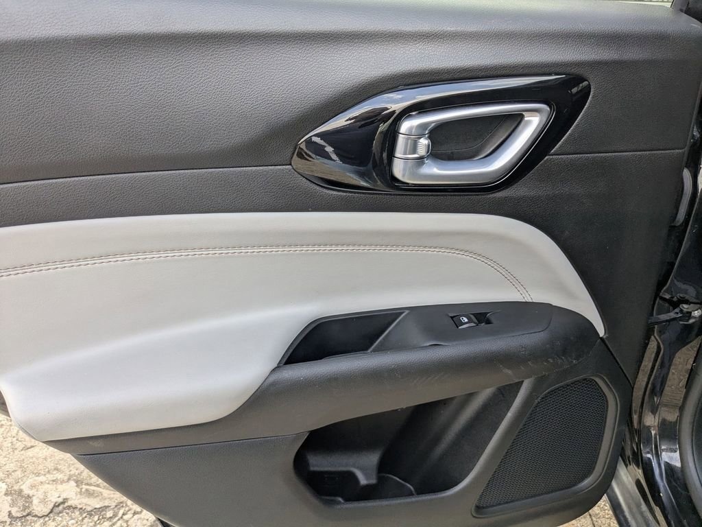 Used 2025 Jeep Compass Limited image 25