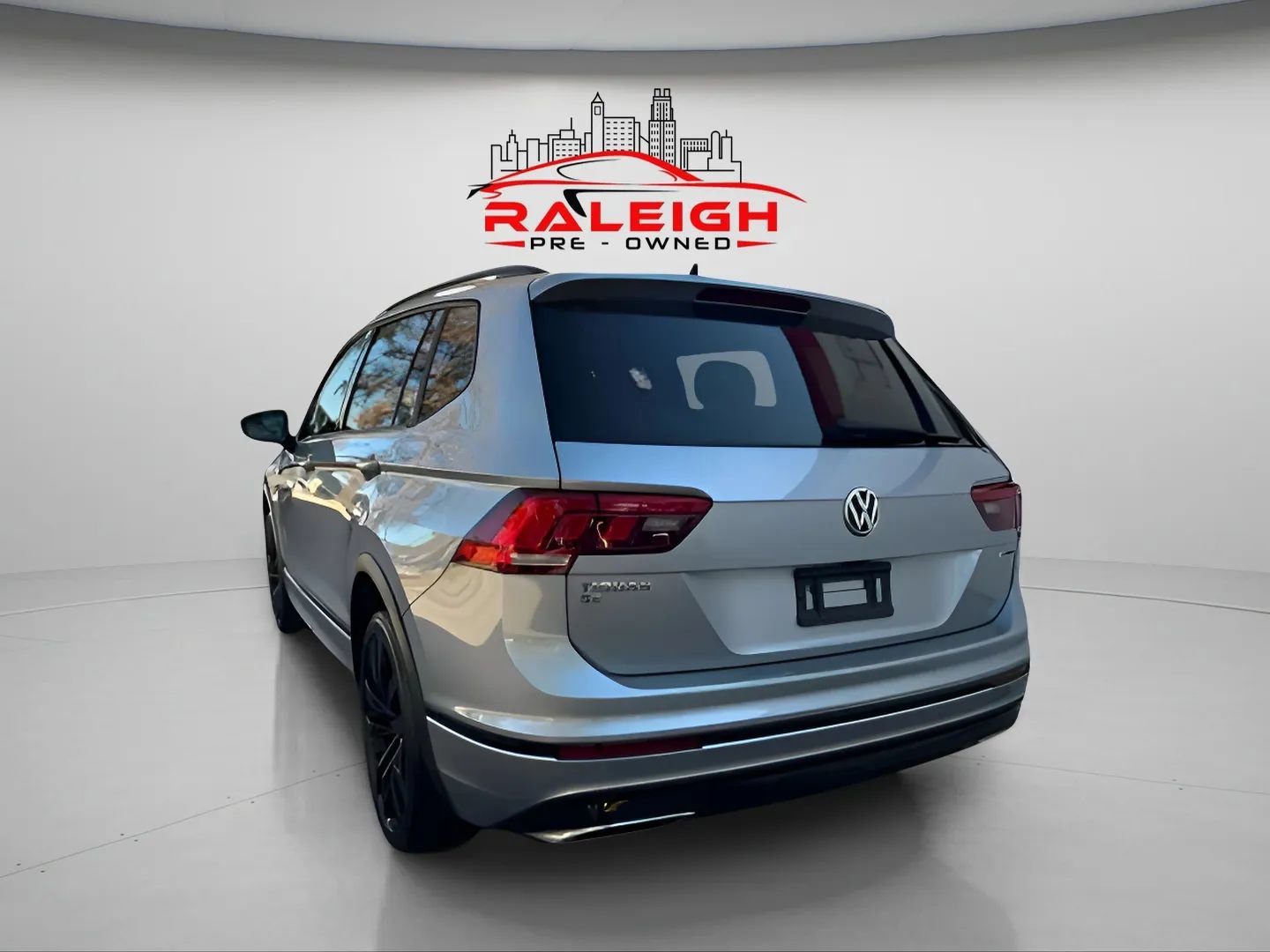 Used 2021 Volkswagen Tiguan SE R-Line w/ 3rd Row Seat Package image 10
