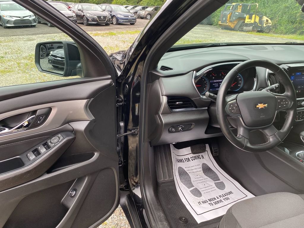 Used 2023 Chevrolet Traverse LT image 10