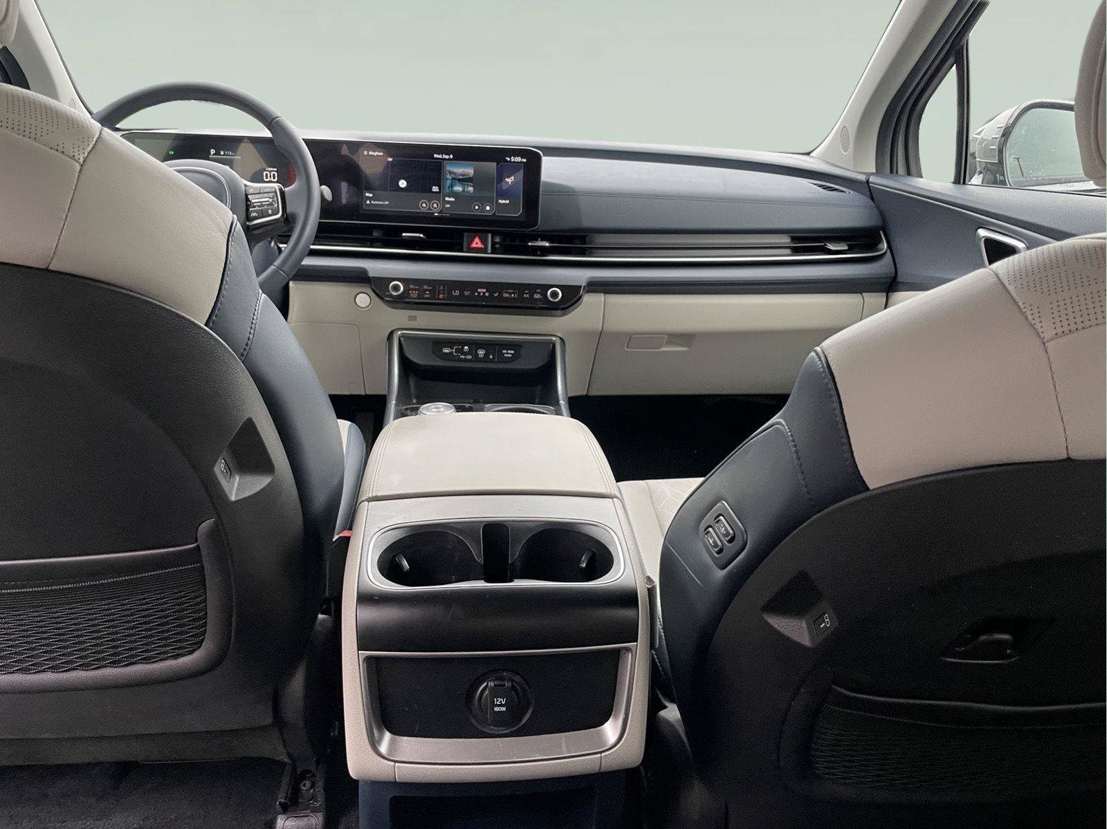 Used 2025 Kia Carnival EX FWD image 19
