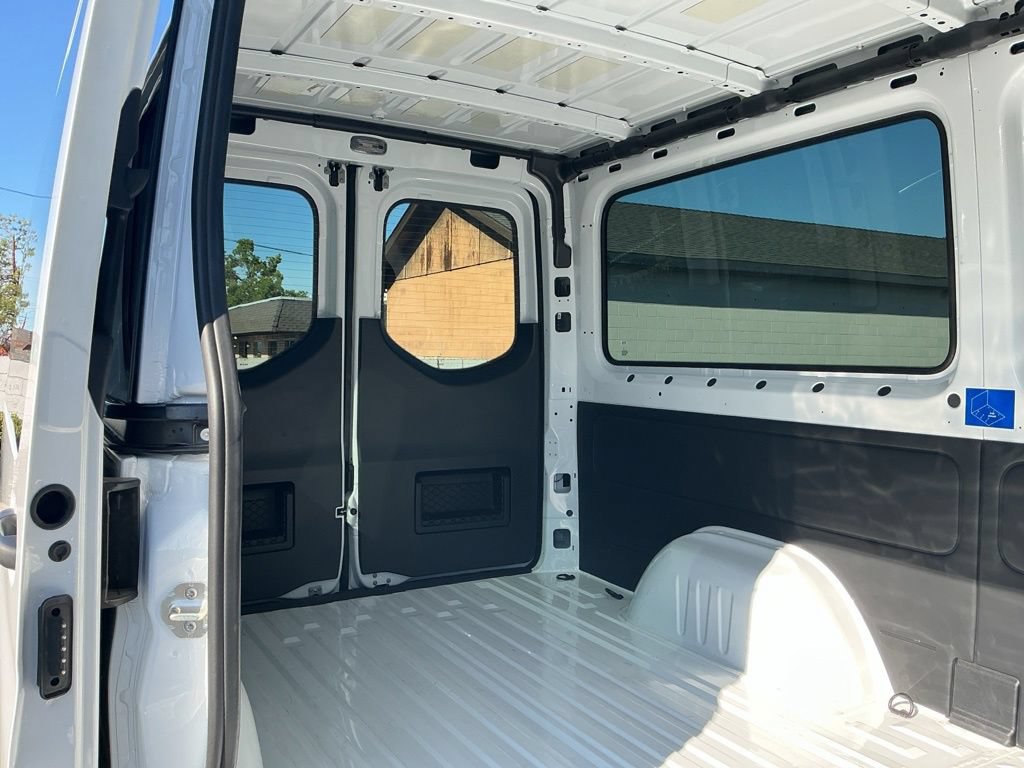 Used 2025 Mercedes-Benz Sprinter 2500 image 19