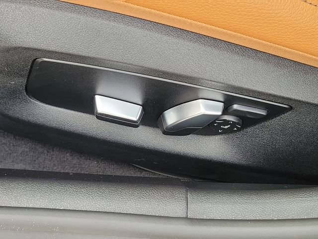 Used 2020 BMW 530e xDrive w/ Premium Package image 22