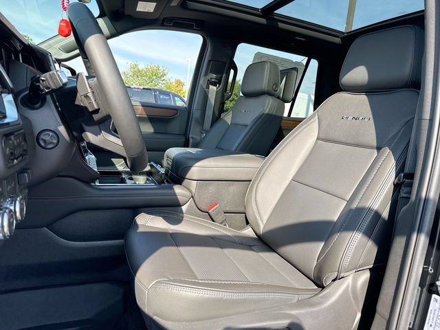 New 2026 GMC Yukon Denali w/ Denali Reserve Package AWD/4WD image 11