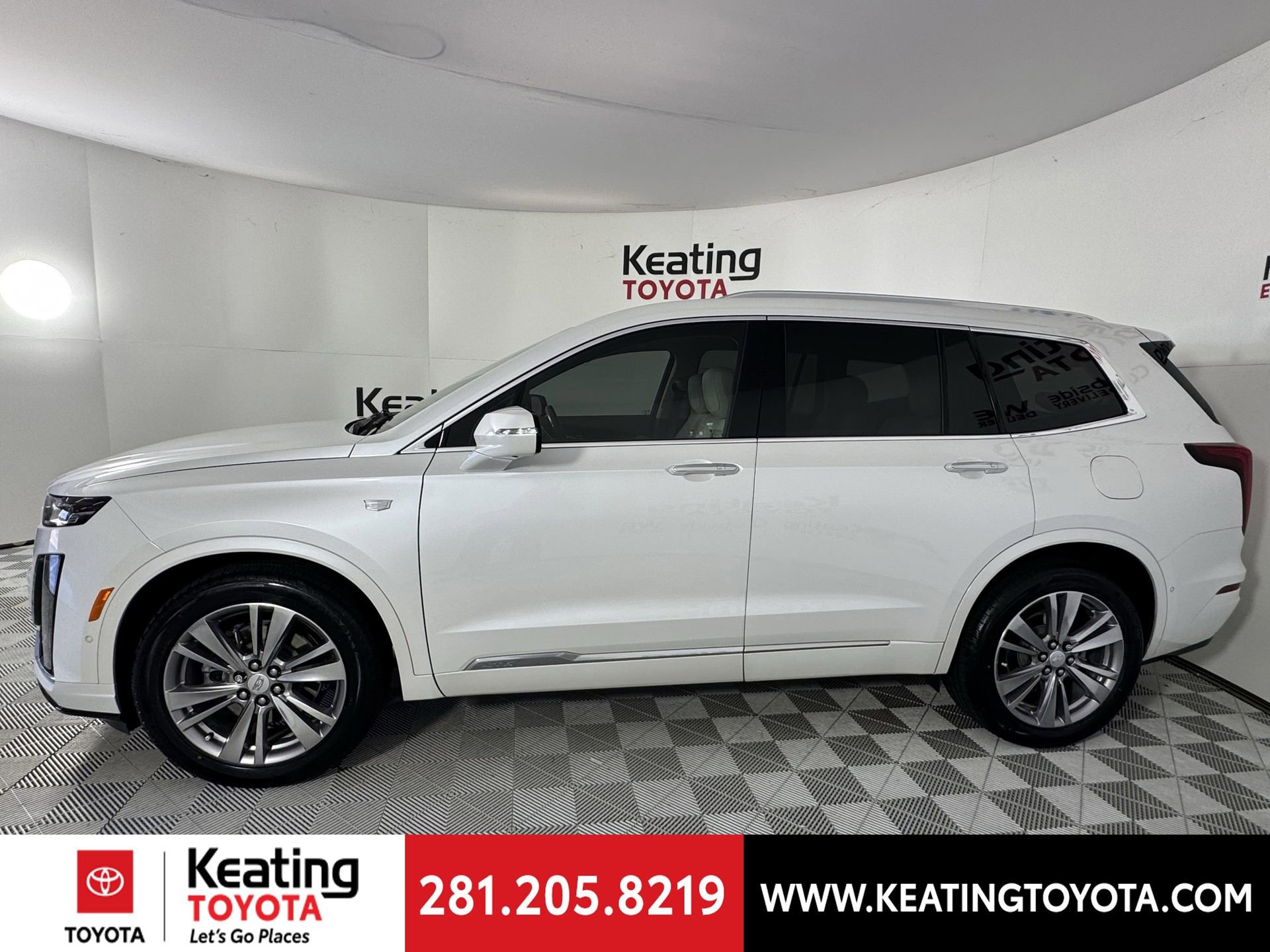 Used 2023 Cadillac XT6 Premium Luxury w/ Technology Package image 8