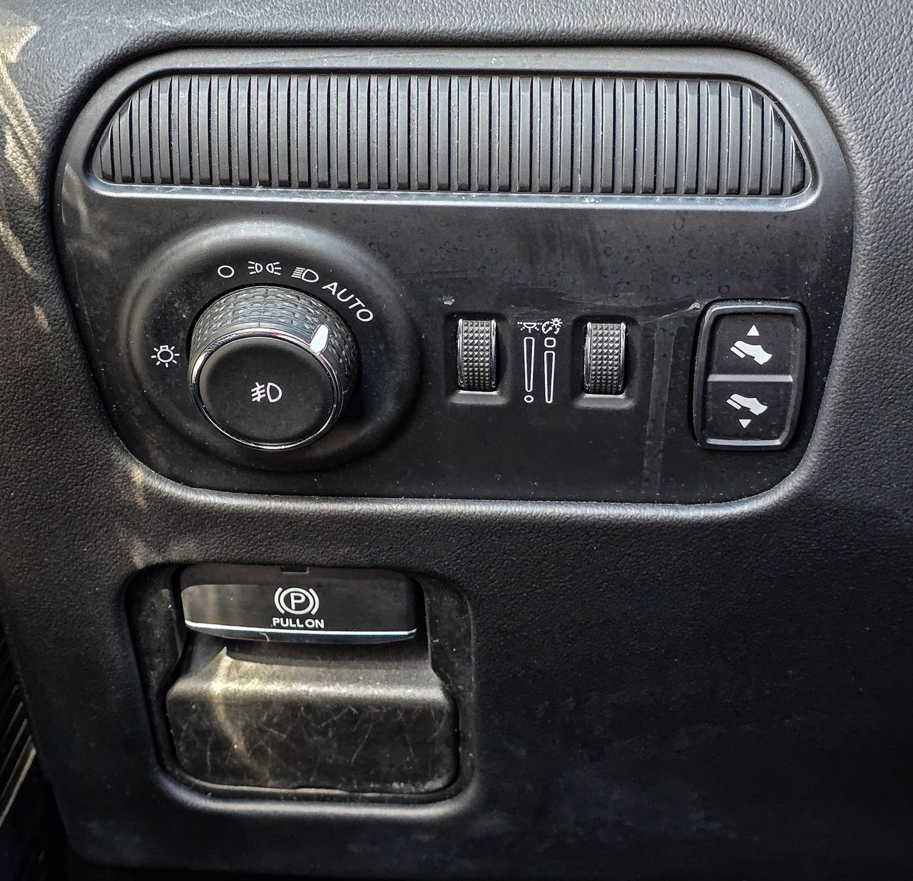 Used 2022 Jeep Grand Wagoneer Series III AWD/4WD image 30