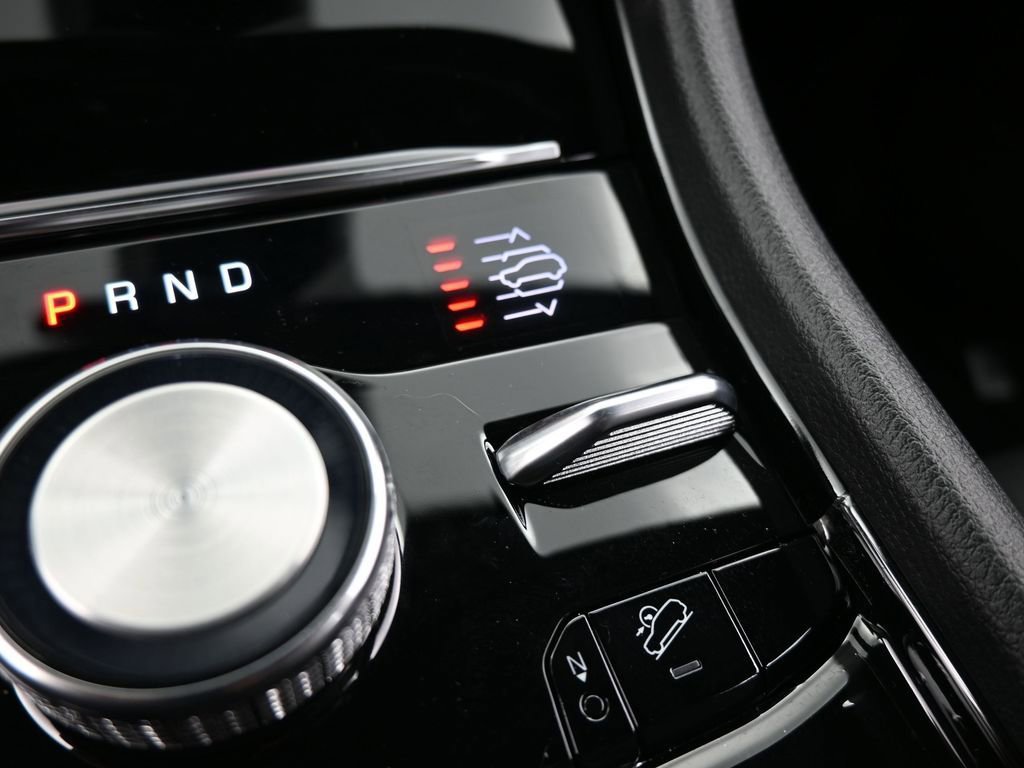 Used 2024 Jeep Grand Cherokee L Overland w/ Luxury Tech Group IV image 29