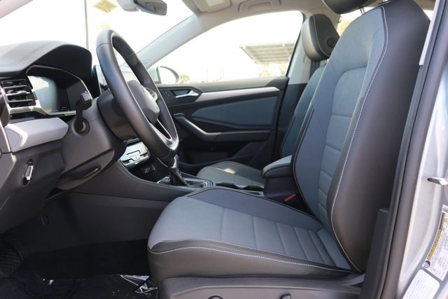 Used 2025 Volkswagen Jetta SE image 10