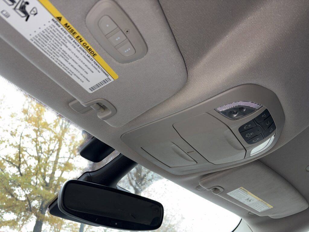 Used 2022 Chrysler Pacifica Touring-L image 25