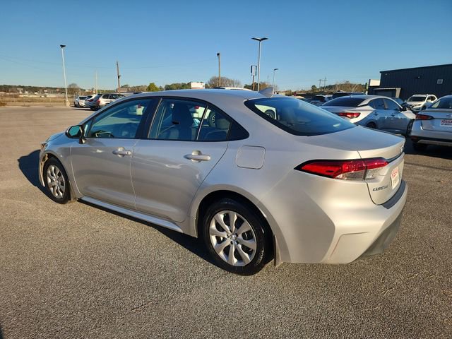 Used 2025 Toyota Corolla LE image 3