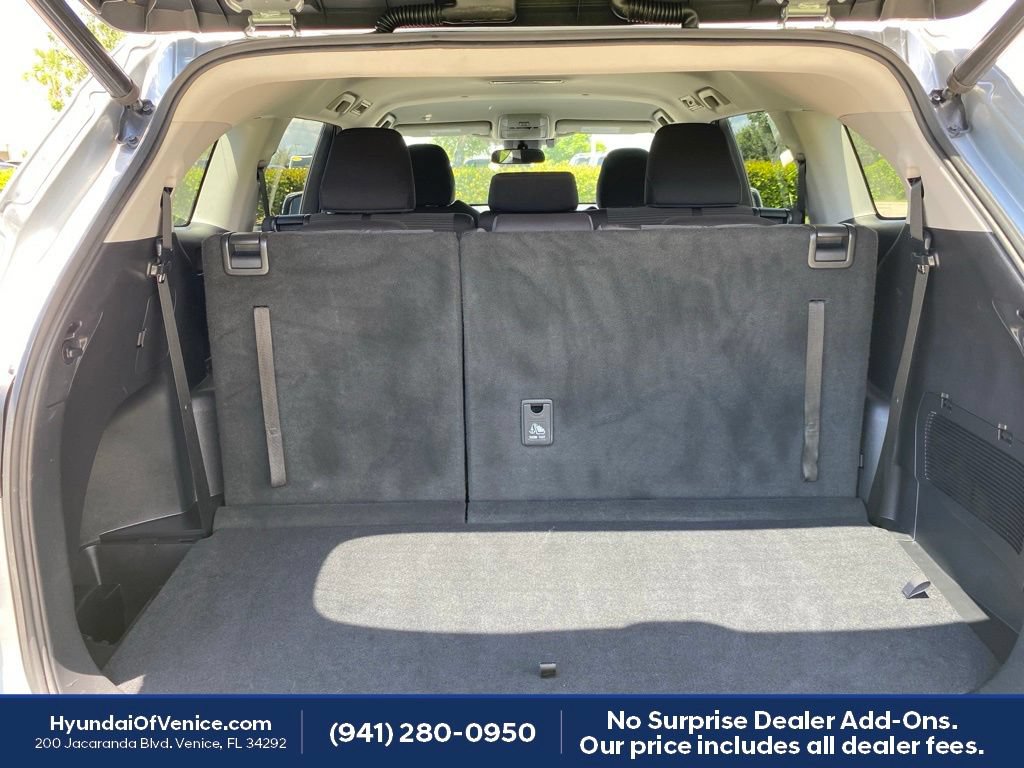 Used 2020 Toyota Highlander LE FWD image 20