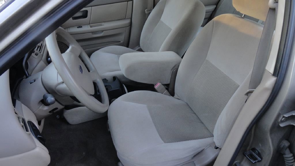 Used 2004 Ford Taurus SE image 8