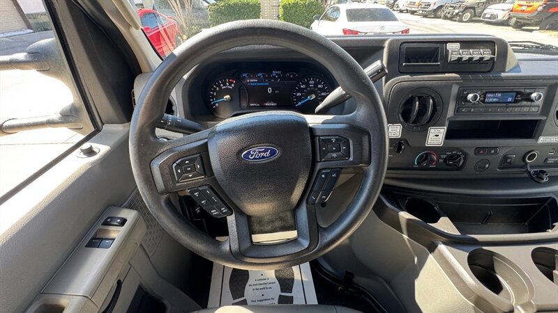 Used 2022 Ford E-350 and Econoline 350 Super Duty image 3