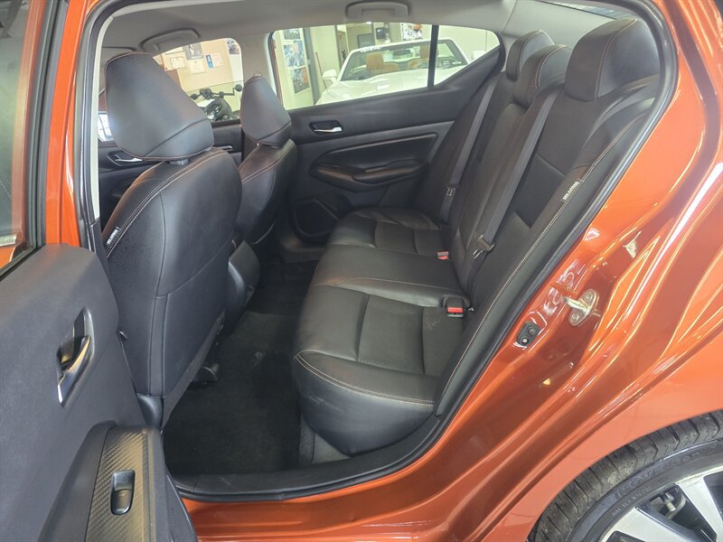Used 2022 Nissan Altima 2.5 SR FWD image 11