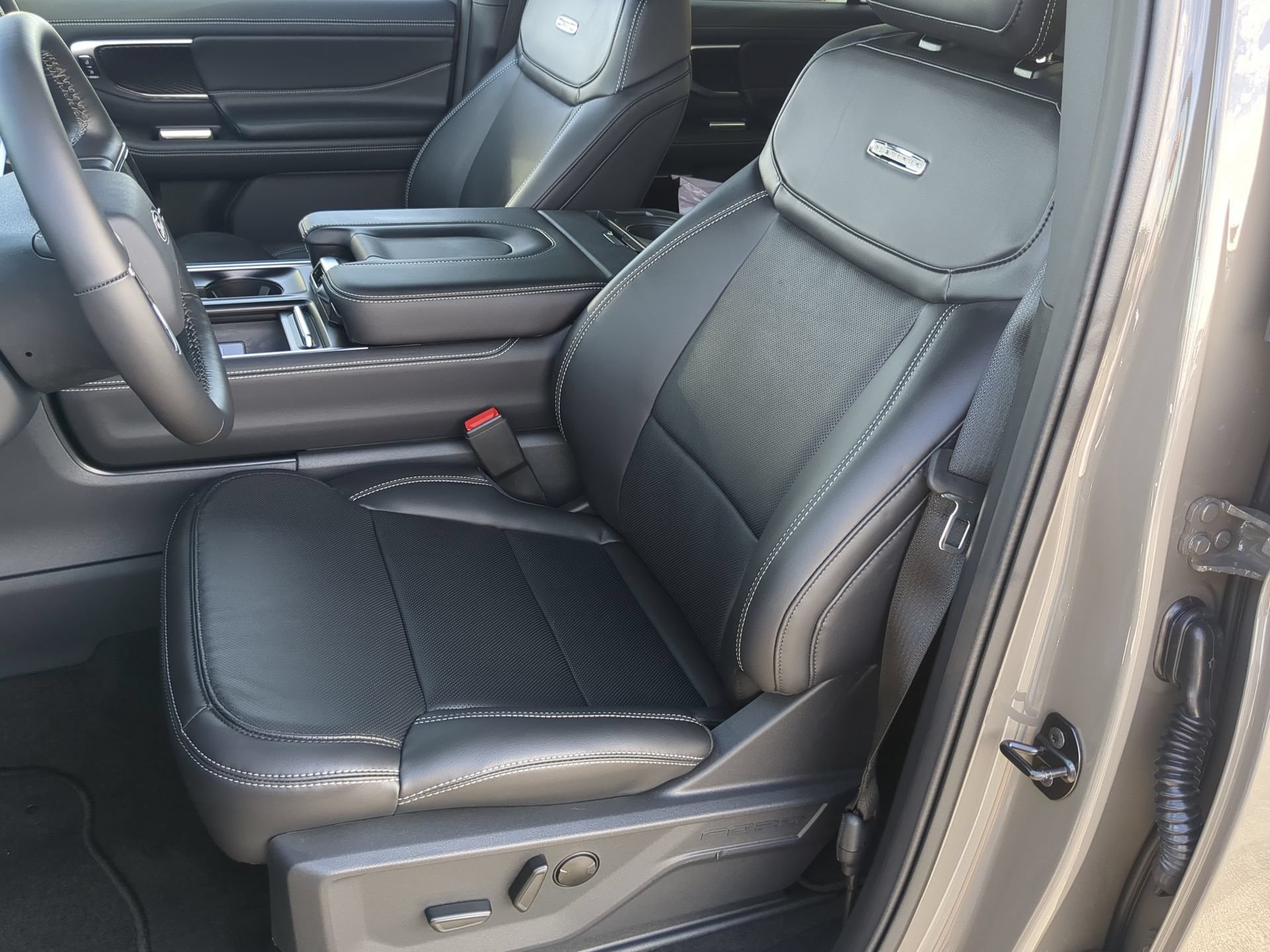 New 2027 Ford Expedition Platinum w/ Stealth Appearance Package AWD/4WD image 61