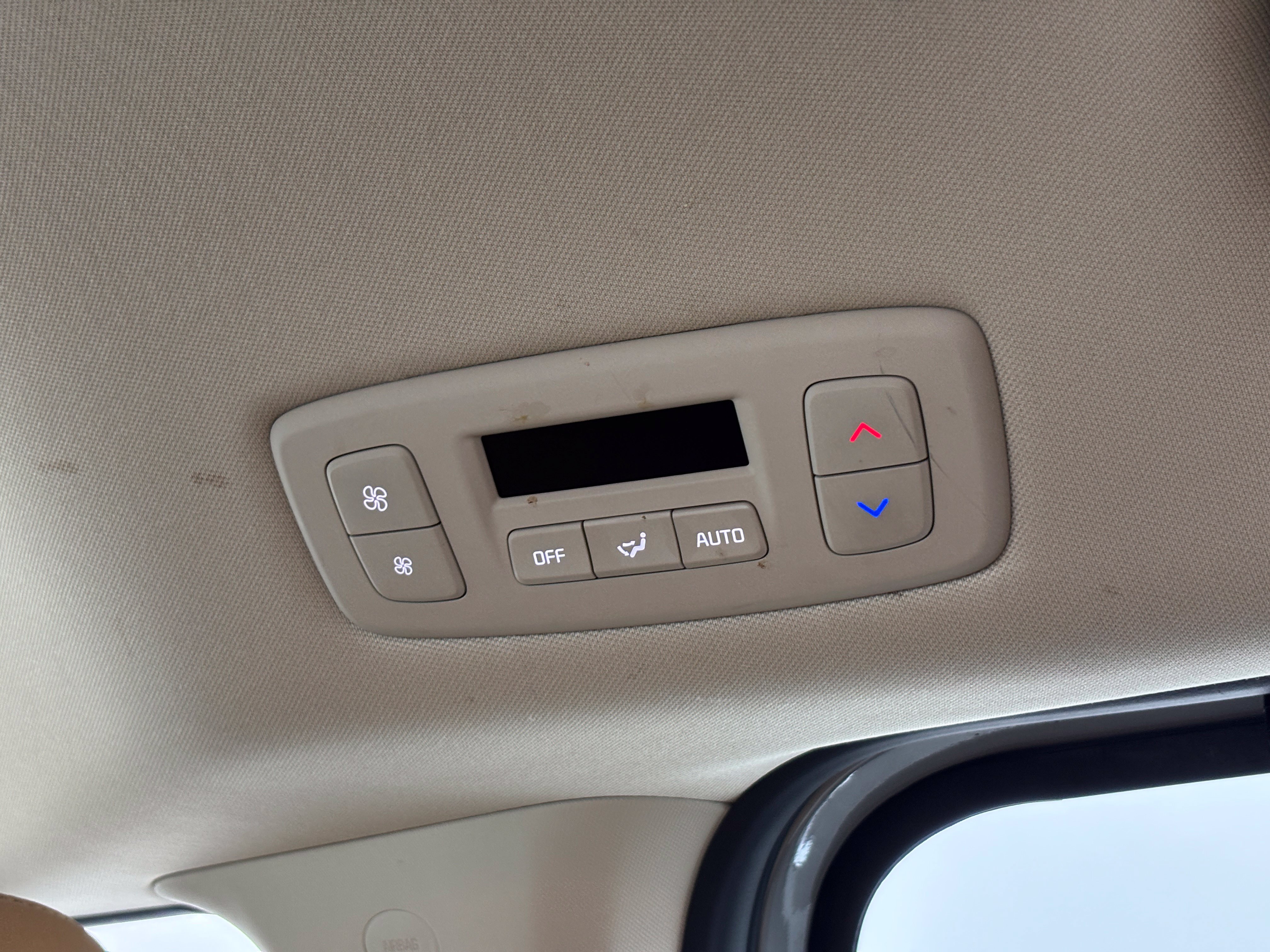 Used 2023 Kia Carnival EX FWD image 35