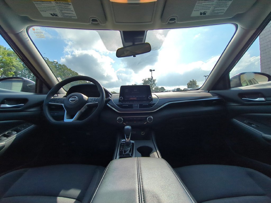 Used 2025 Nissan Altima 2.5 SV FWD image 25