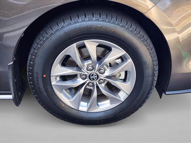 Certified 2024 Toyota Sienna XLE w/ XLE Plus Package FWD image 23