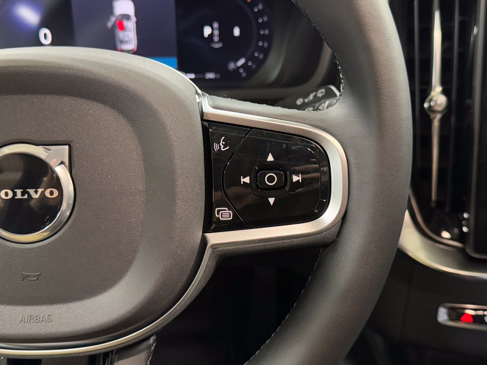 New 2026 Volvo XC90 B6 Plus w/ Protection Package Premier AWD/4WD image 20