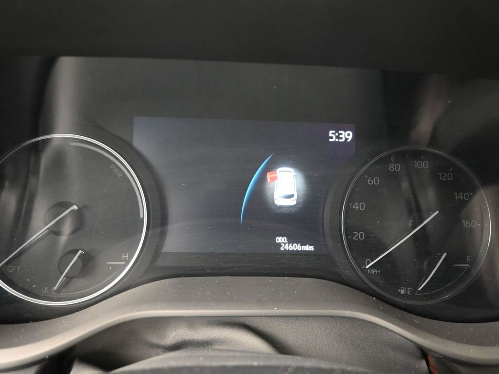 Used 2024 Toyota Sienna Platinum image 11