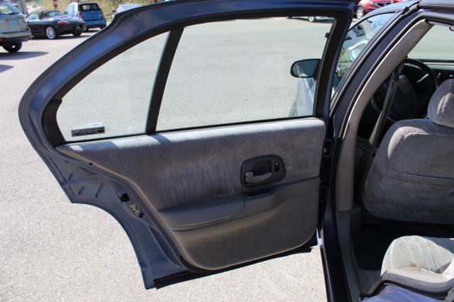Used 1998 Chevrolet Lumina Sedan w/ Preferred Equipment Group 1 FWD image 13