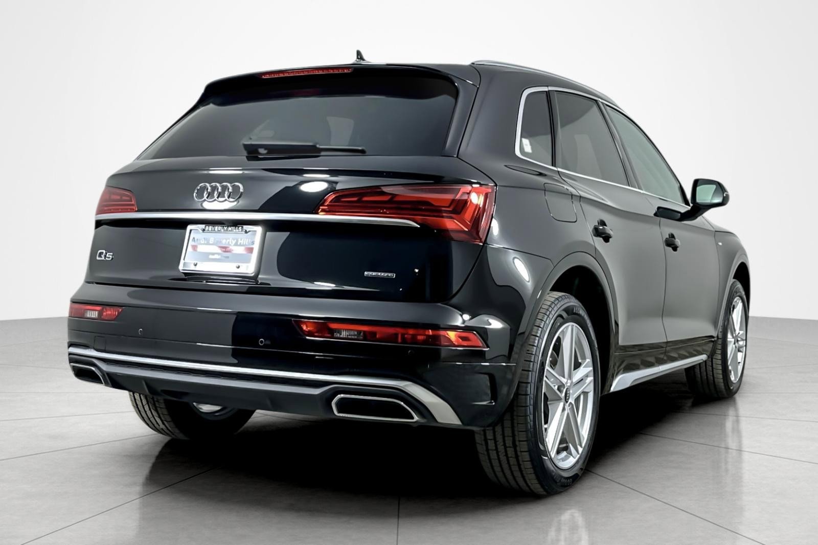 Used 2023 Audi Q5 e Premium Plus w/ Premium Plus Package image 5