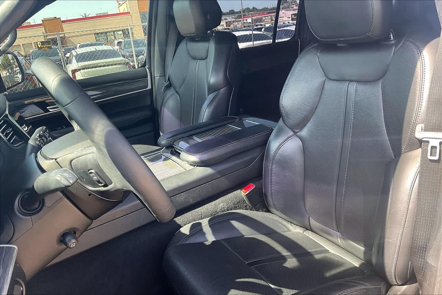 Used 2022 Jeep Wagoneer Series II AWD/4WD image 10