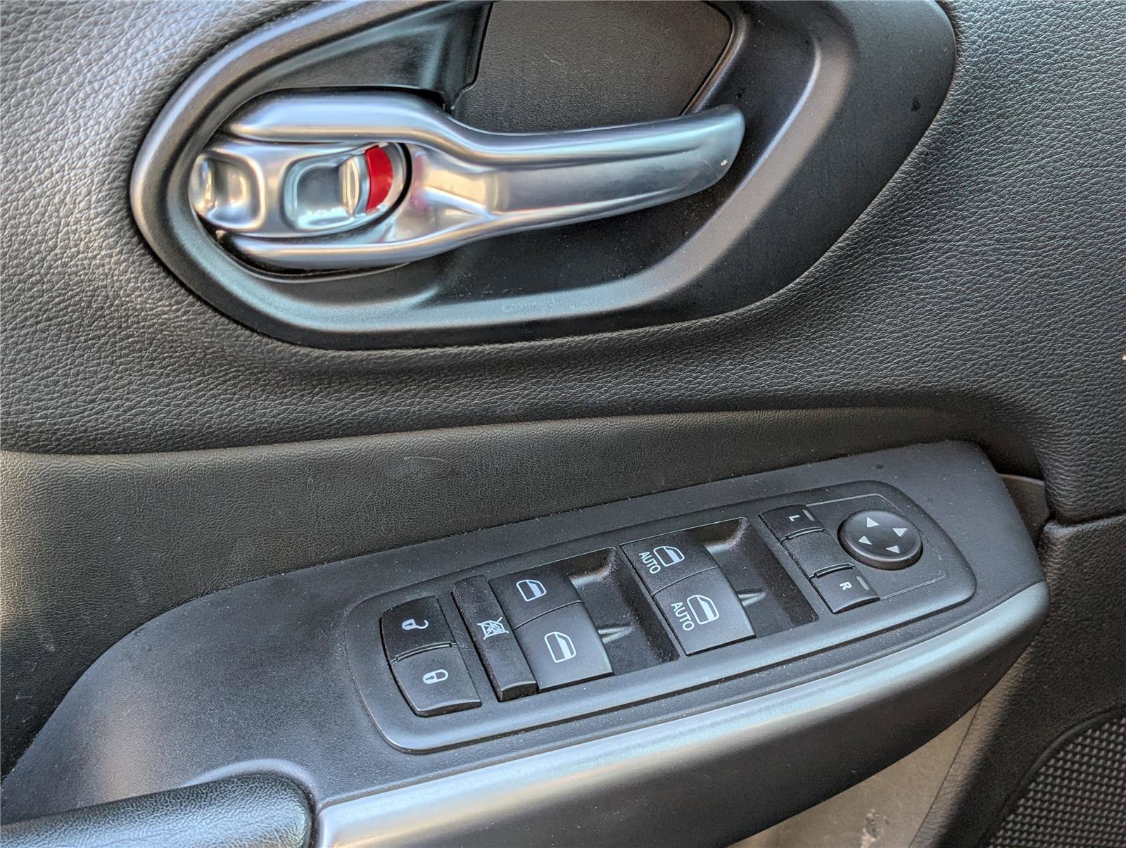 Used 2021 Jeep Cherokee Latitude Lux 80th Anniv w/ Quick Order Package 26U 80TH image 14