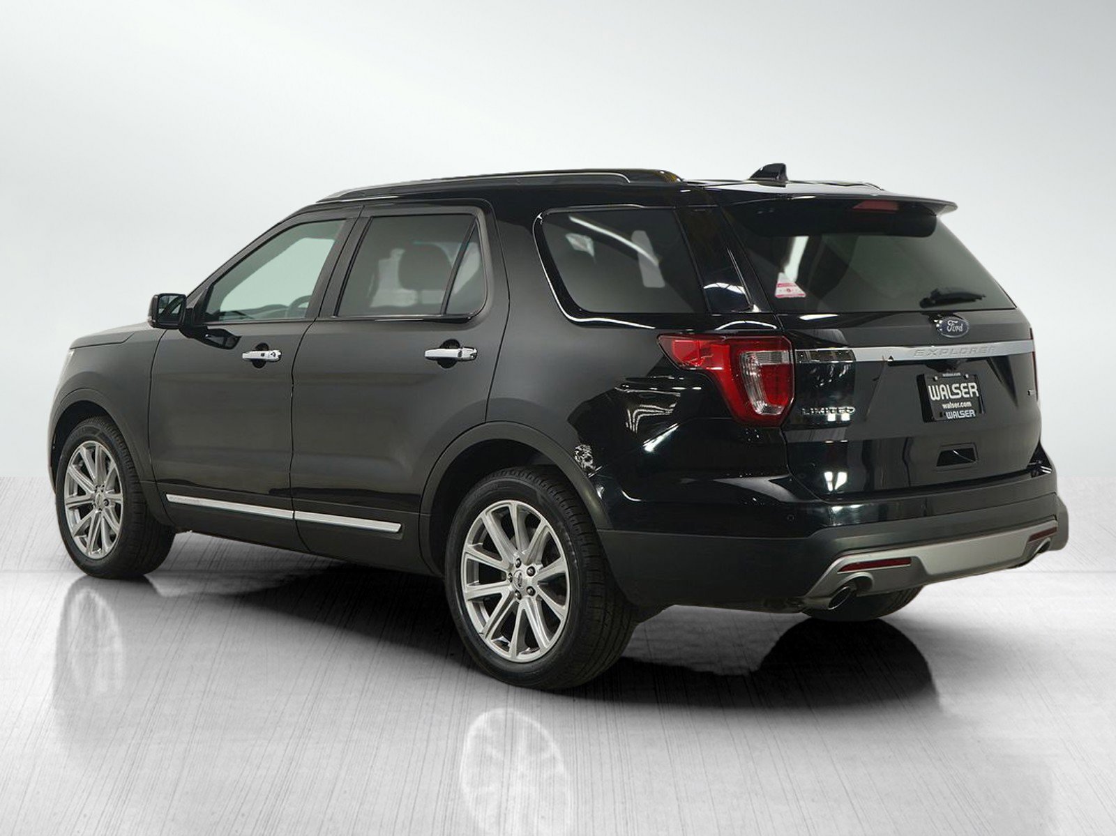 Used 2016 Ford Explorer Limited image 3