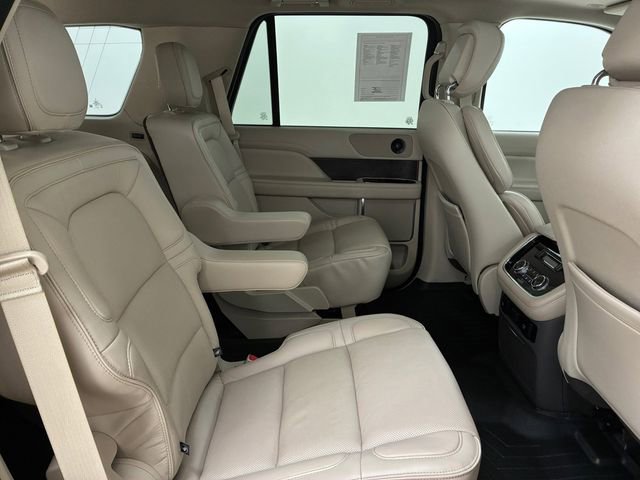 Used 2019 Lincoln Navigator Select w/ Technology Package image 16