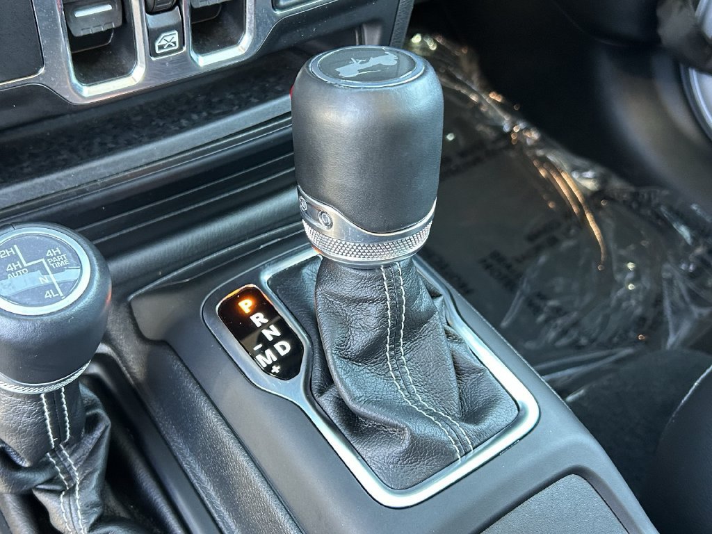 Used 2023 Jeep Wrangler Unlimited Sahara w/ Cold Weather Group AWD/4WD image 28