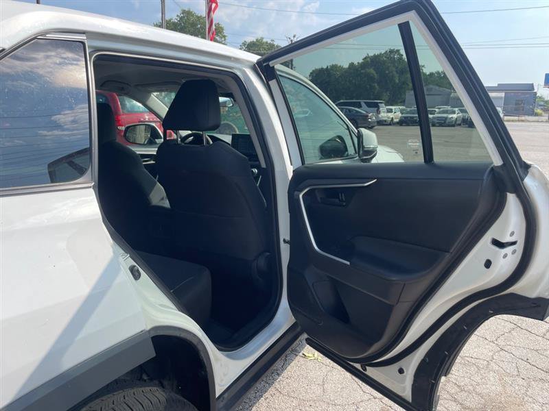Used 2022 Toyota RAV4 LE FWD image 9