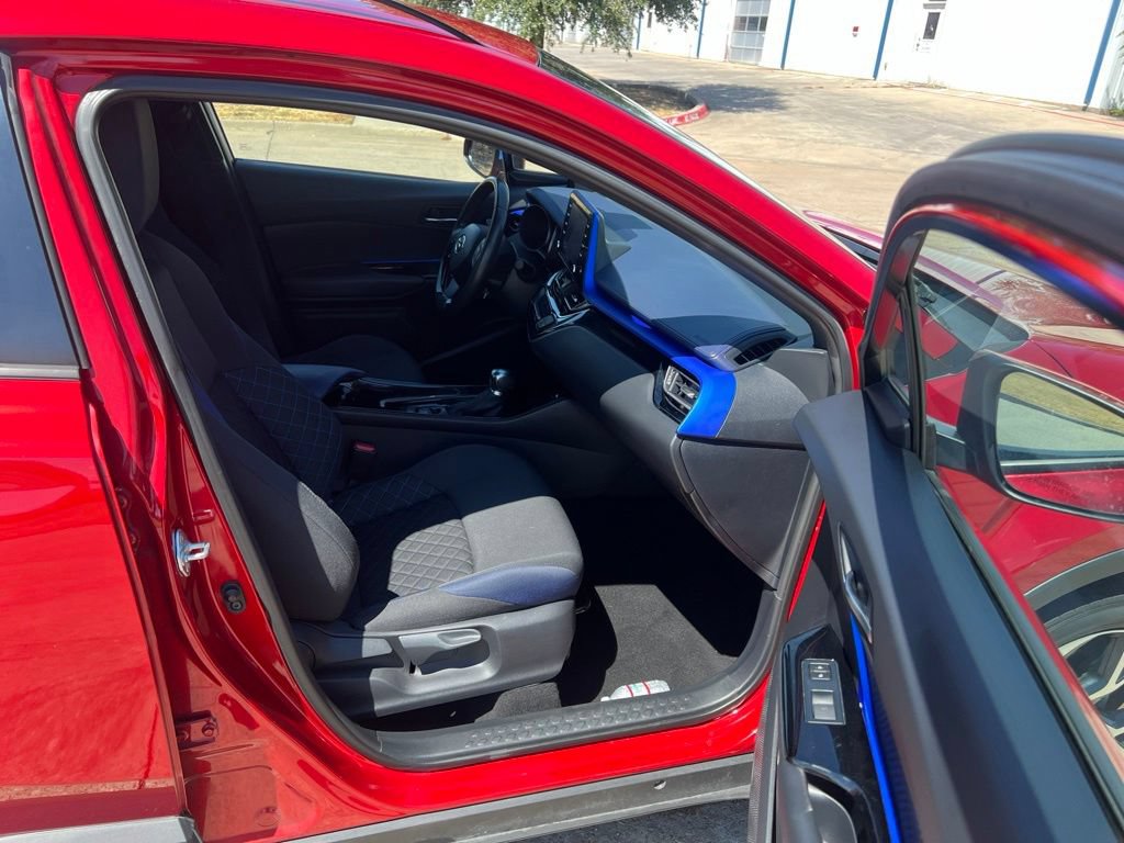 Used 2022 Toyota C-HR XLE FWD image 17