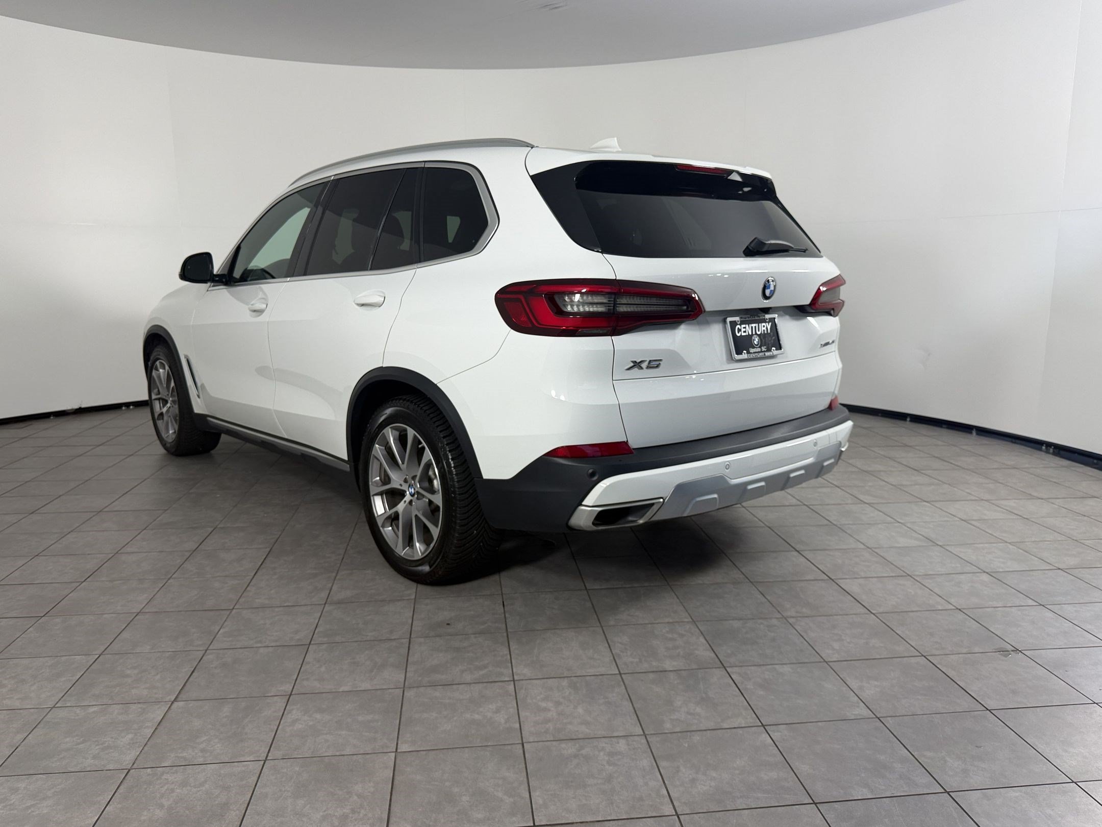 Used 2019 BMW X5 xDrive40i w/ Luxury Seating Package AWD/4WD image 3