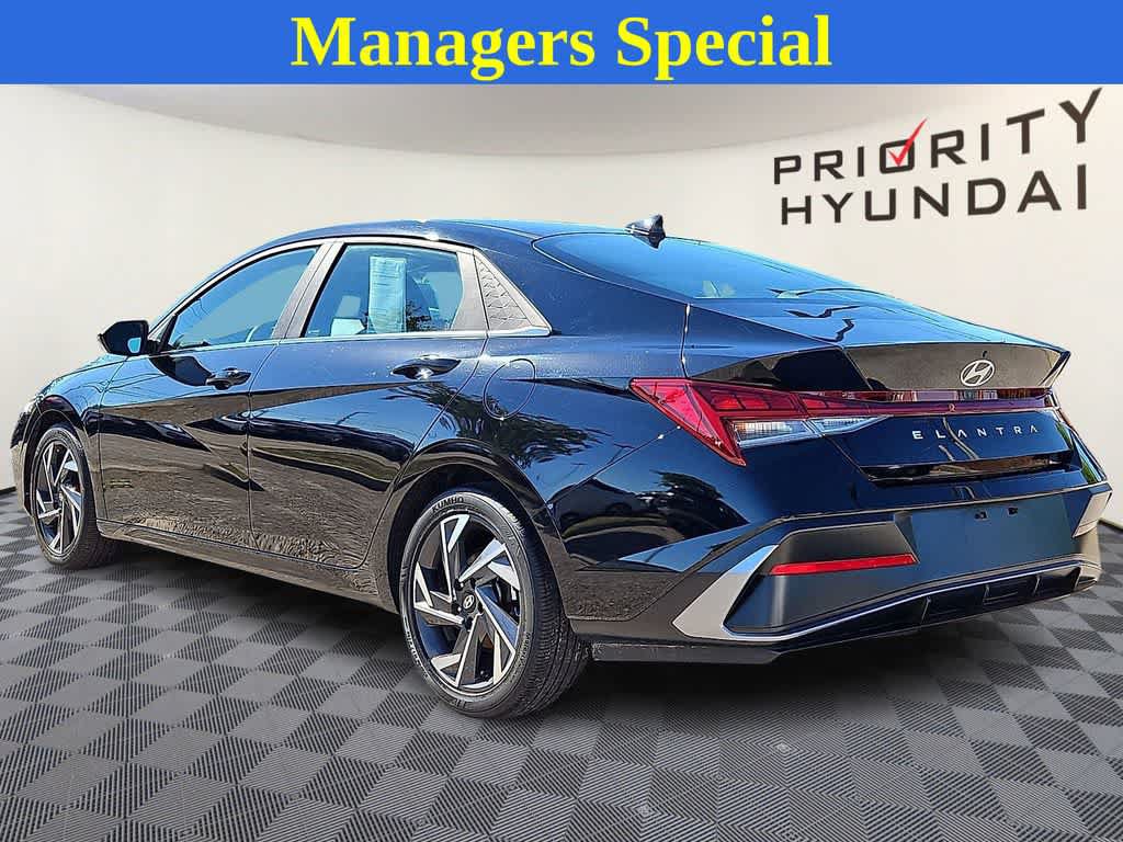 Used 2024 Hyundai Elantra SEL w/ Convenience Package FWD image 6